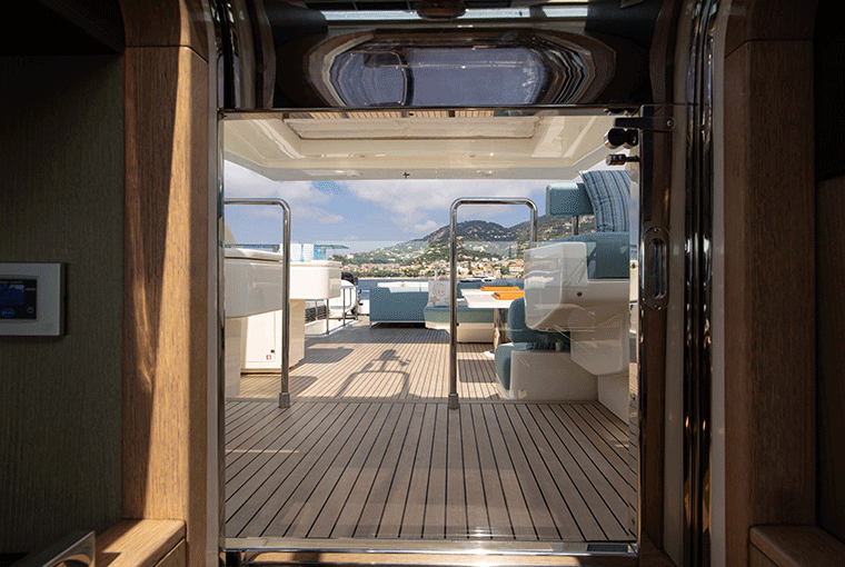 Ferretti Yachts 960